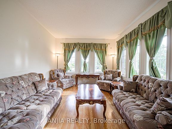 4th image of 65 Staynor Cres