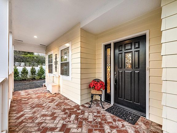 4th image of 202 S Sunset Canyon Dr