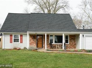 13302 Pearsall Ln, Fairfax, VA 22033