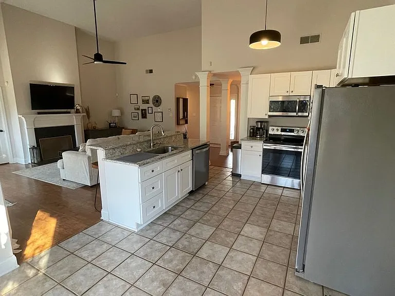 325 Malabar Way — Photo 6