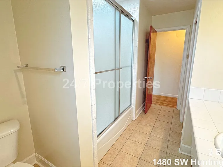 1480 SW Huntington Ave — Photo 13