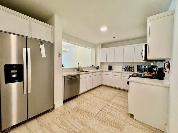 201 Crandon Blvd APT 324