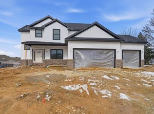 256 Karagen Cir, Germantown Hills, IL 61548