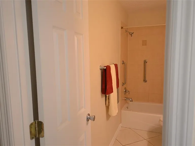 605 Lennox Rd W — Photo 17