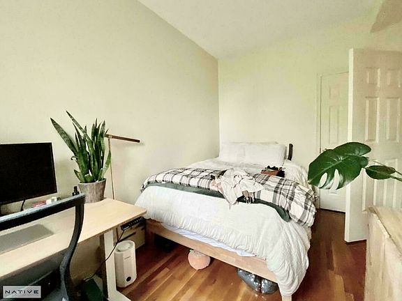 4th image of 940 Lorimer St APT 3C