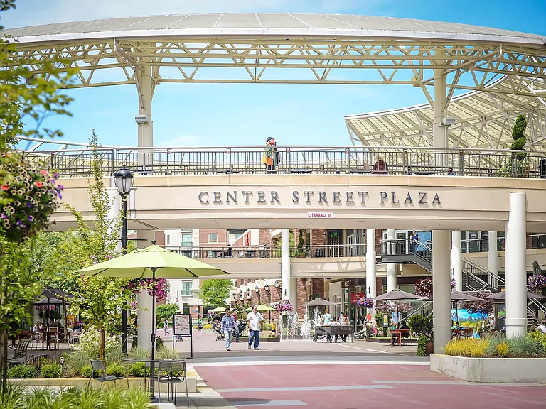 Redmond Town Center is always bustling with families and professionals enjoying the outdoors, good food, coffee, and fun activities!