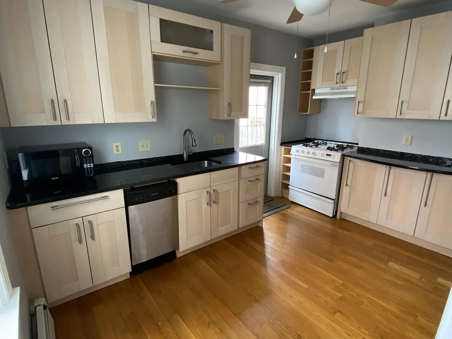 1 bed, 800 sqft, $3,250 — Photo 4