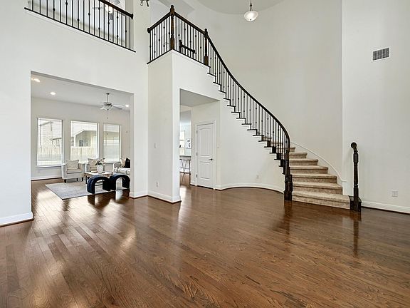 5th image of 5704 Monrovia Ln