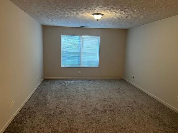 5th image of 3237 Fairington Dr