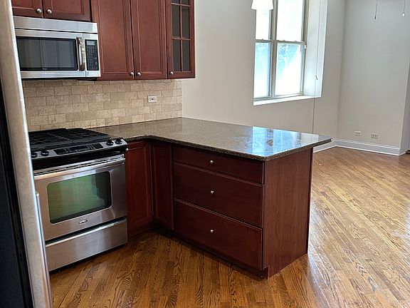 KITCHEN/ LIVING ROOM