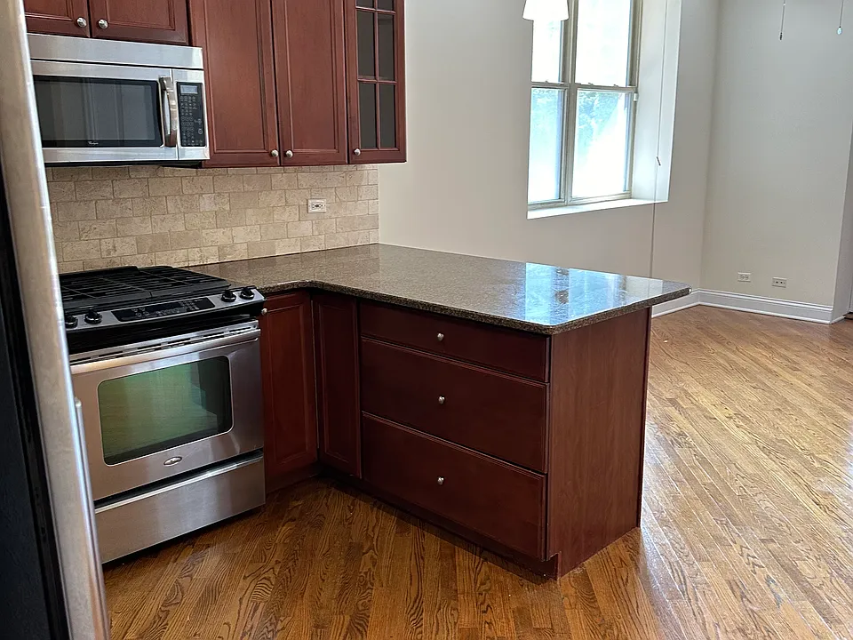 KITCHEN/ LIVING ROOM