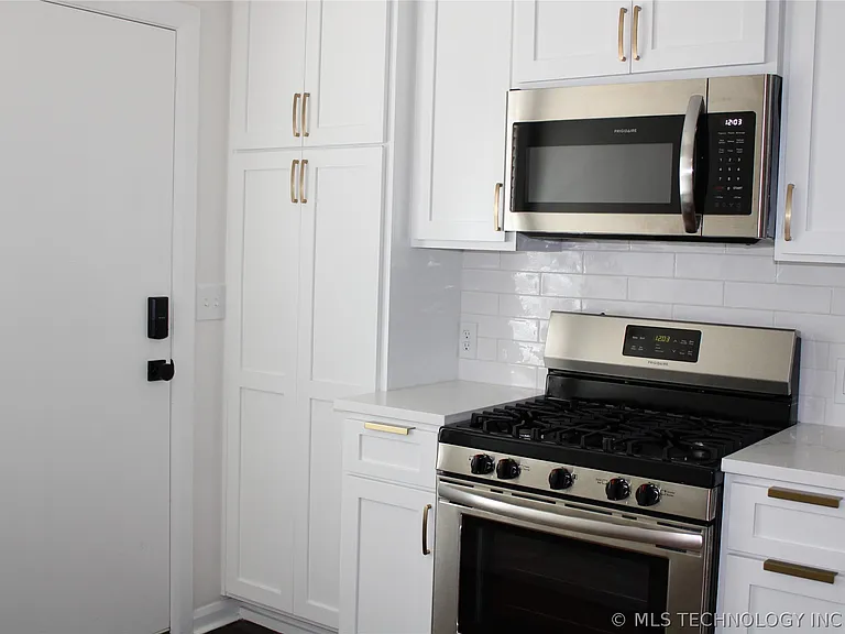 1428 S Harvard Ave — Photo 6