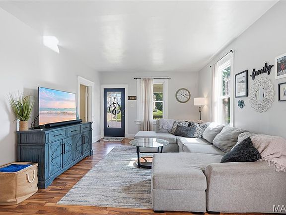 2nd image of 600 W 2nd St
