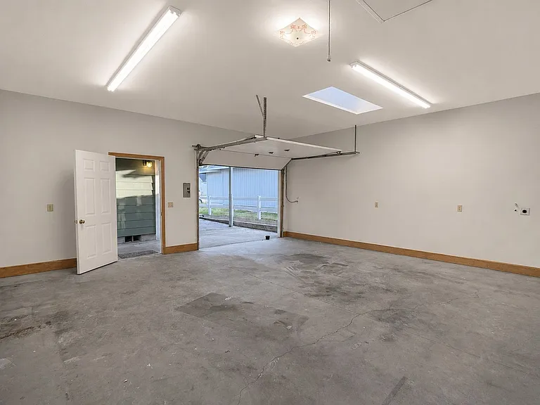 226 Sparks Dr — Photo 31
