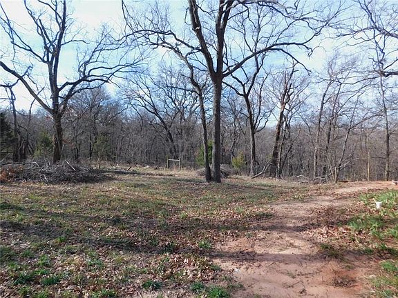 3rd image of 4 River Bend Dr