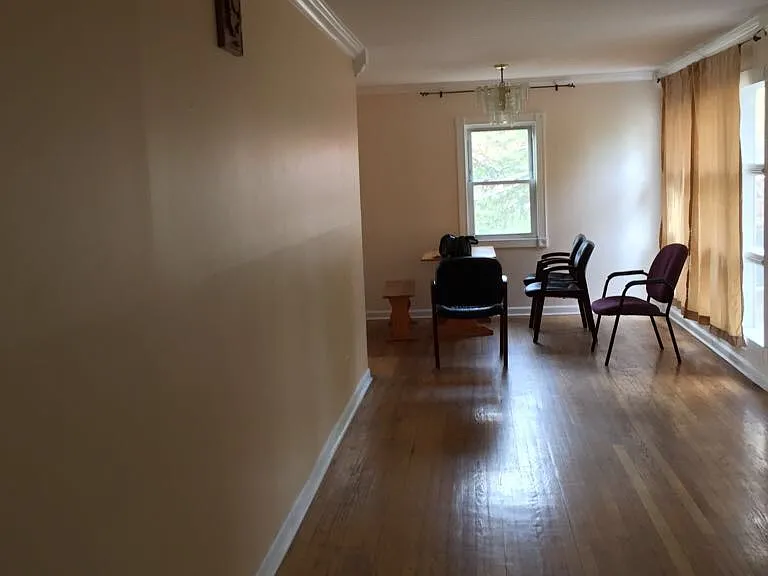 242 Main St — Photo 9