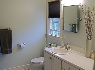 315 E Pioneer Trl, Aurora, OH 44202