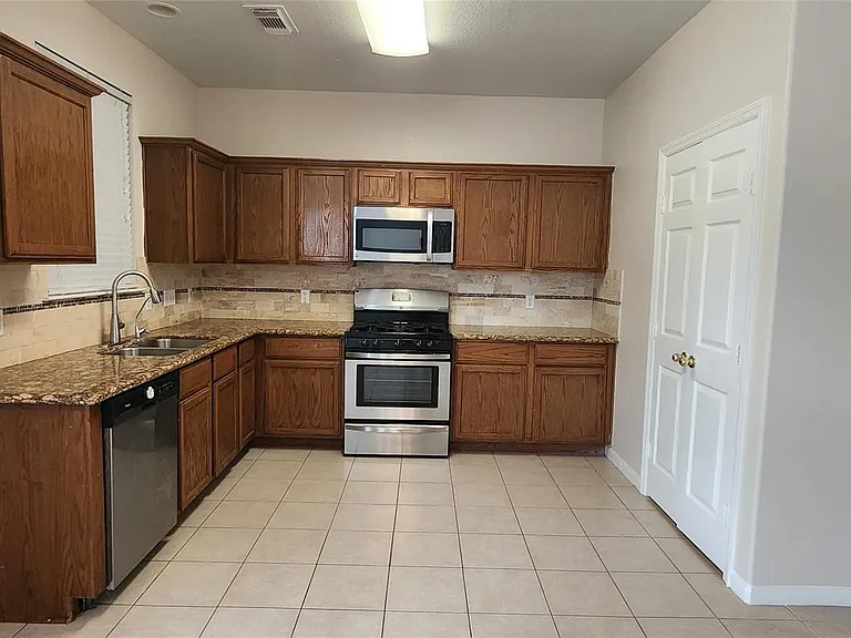 9710 Fieldbloom Ln — Photo 5