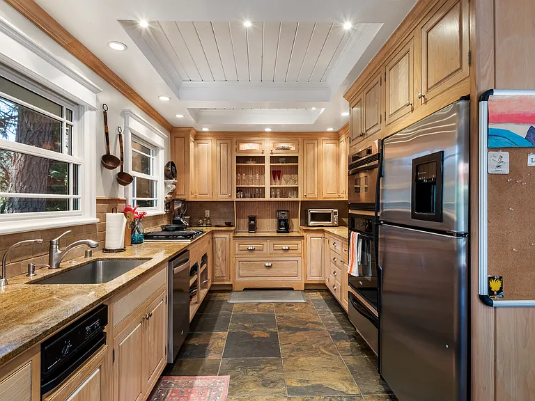 320 Kimberly Dr — Photo 14