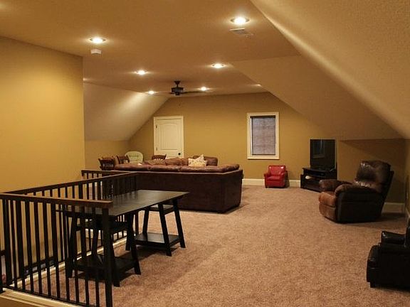 Bonus room! Huge!