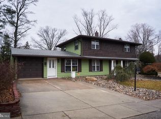 71 Turf Rd, Levittown, PA 19056