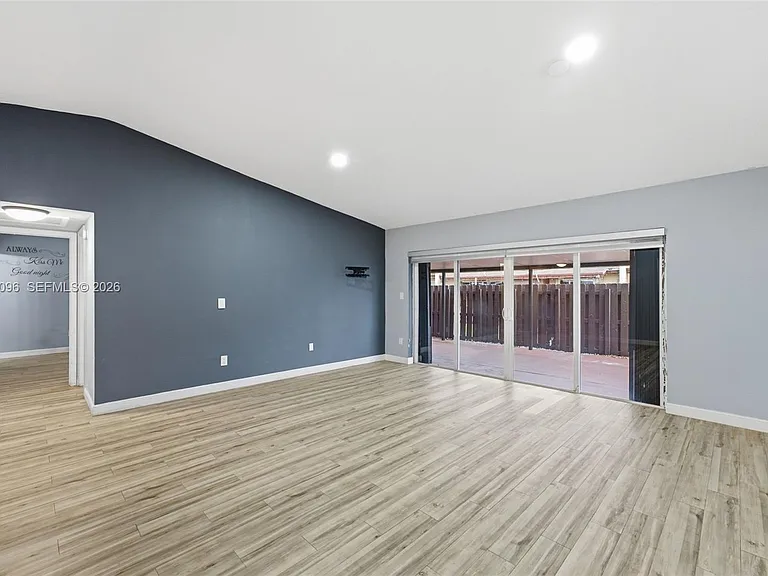 11601 SW 123rd Ave — Photo 8