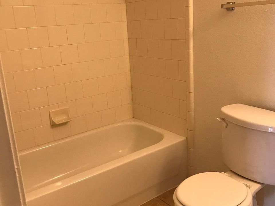 1st image of 7585 Windsor Oaks