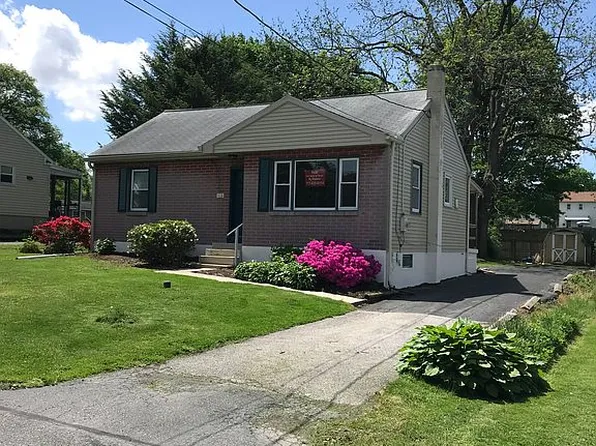 116 Buttonwood Ln, Lancaster, PA 17603