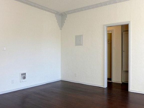 3rd image of 808 S Hobart Blvd APT 201