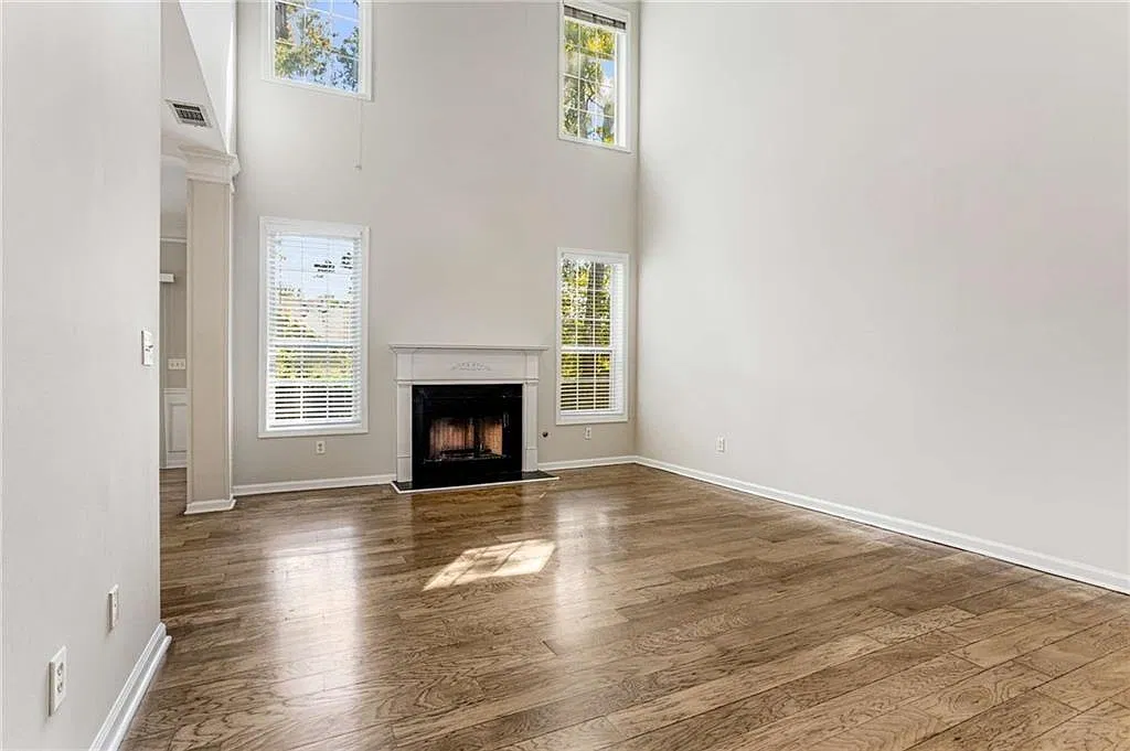 3 bed, 2.5 bath, 1488 sqft, $2,600 — Photo 3