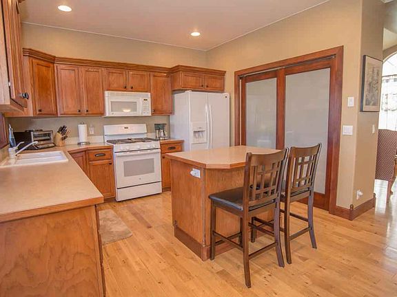 4th image of 1288 E Warm Springs Ave