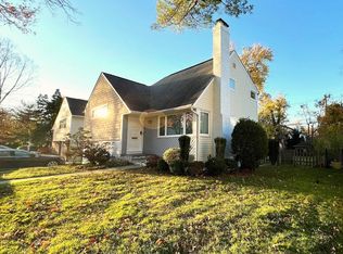 36 Revere Rd, Port Washington, NY 11050