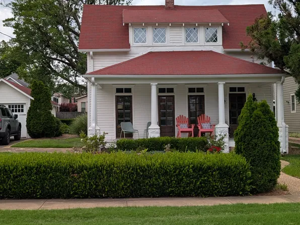 212 SW C St, Bentonville, AR 72712