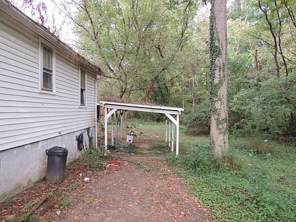 3rd image of 400 Clay St