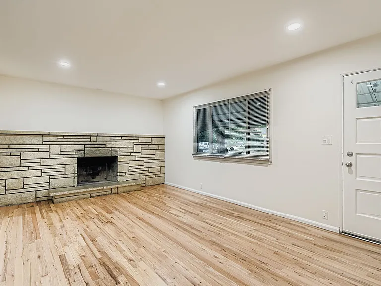 605 E Saint Elmo Ave — Photo 6