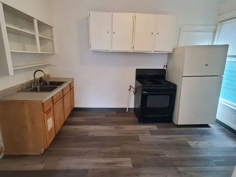 612 10th St. - 3 Unit — Photo 7