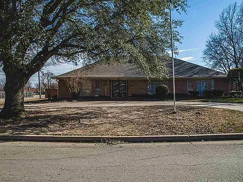 2100 Cloverleaf Pl Photo 1