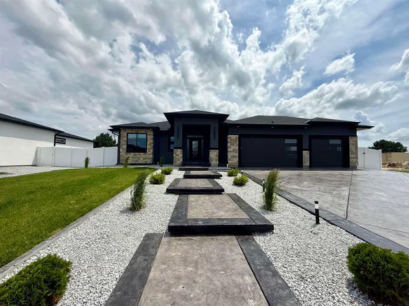 1017 Madden Rd, Hastings, NE 68901