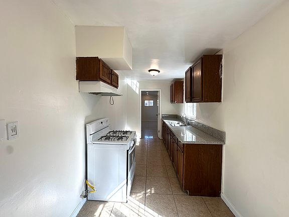 5th image of 1758 E 111th Pl