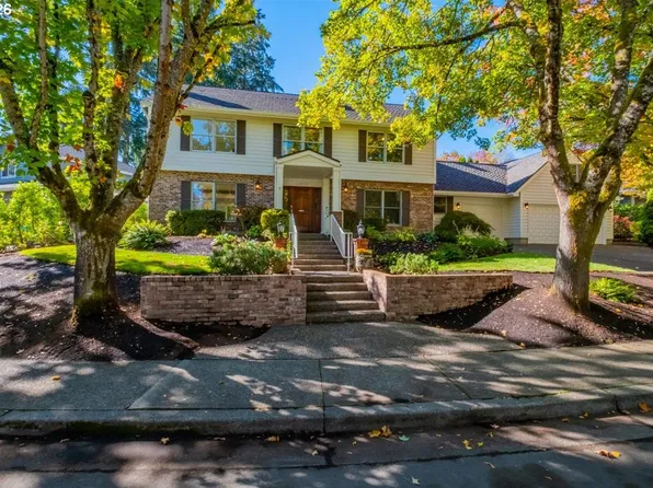 13750 SW Hiteon Dr, Beaverton, OR 97008