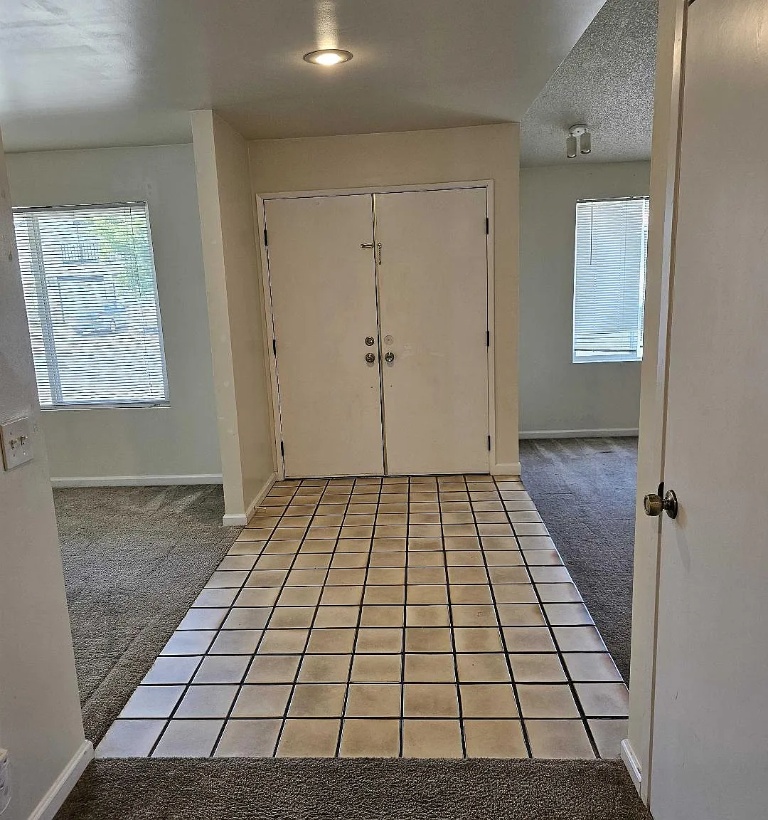 4 bed, 1900 sqft, $3,950 — Photo 2