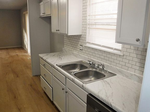 3rd image of 1217 S Howard Ave