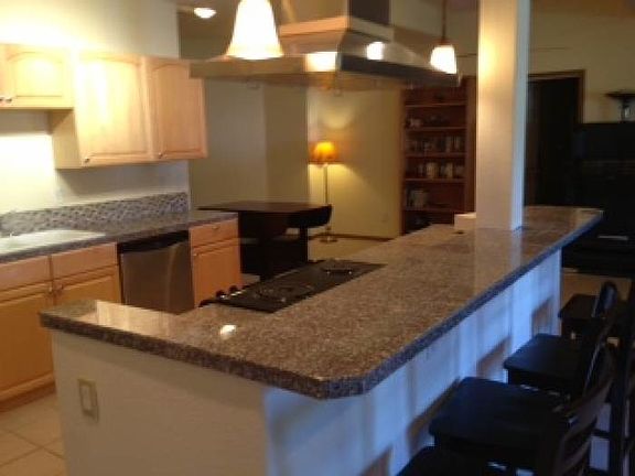 Spacious Breakfast Bar