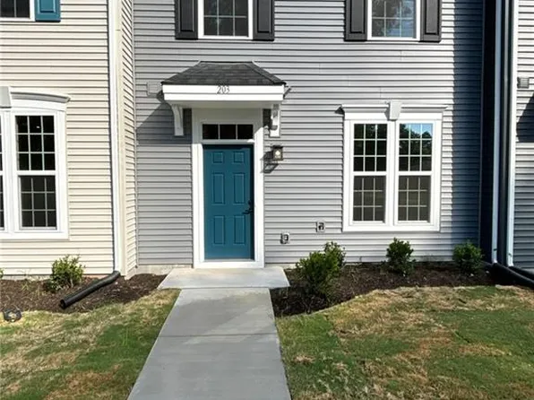 203 Reids Place Dr, Suffolk, VA 23434