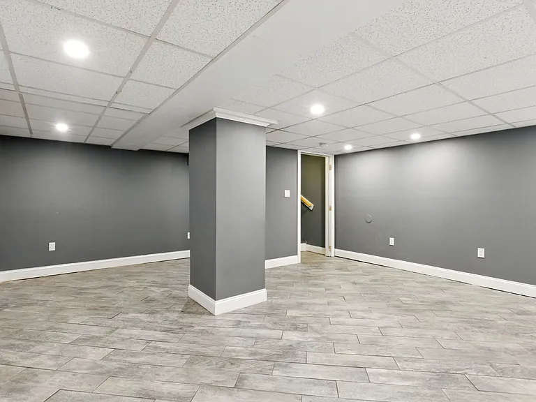 547 Broadway — Photo 31