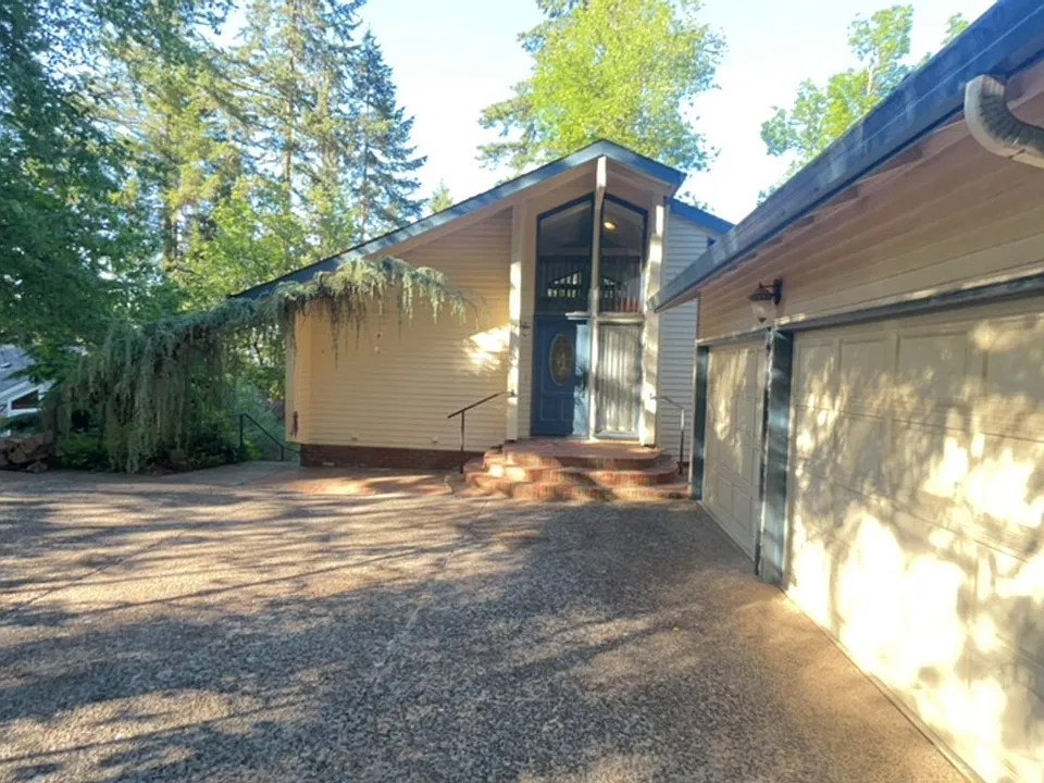 2746 Timberline Dr