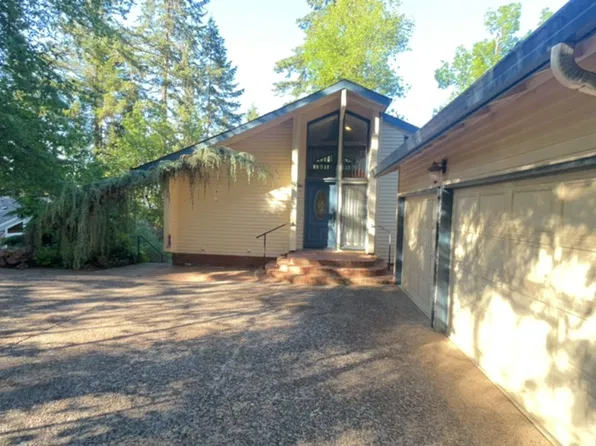 2746 Timberline Dr, Eugene, OR 97405