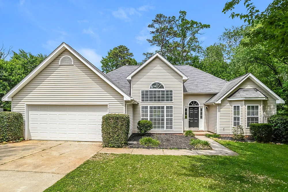3 bed, 2.0 bath, 1879 sqft, $2,180 — Photo 1