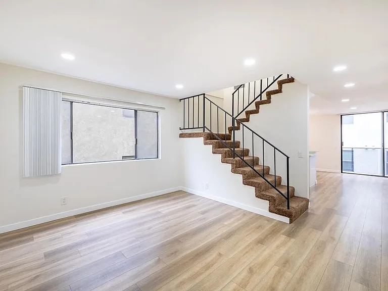 Las Casitas Apartments — Photo 20
