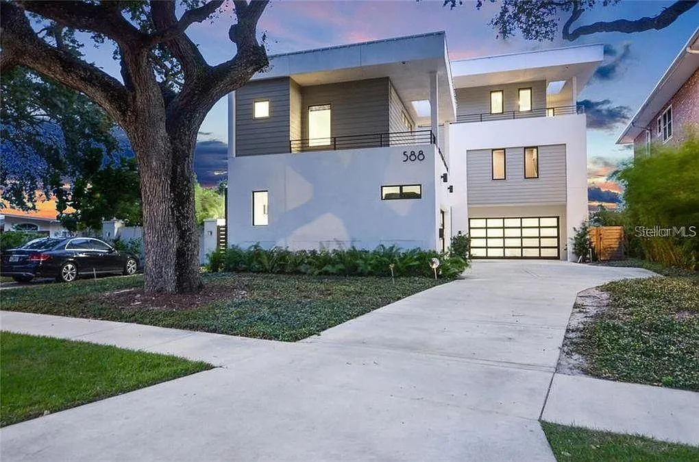 6 bed, 6.5 bath, 6551 sqft, $63,000 — Photo 1